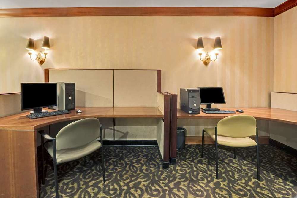 Clarion Hotel Park Central Даллас Удобства фото
