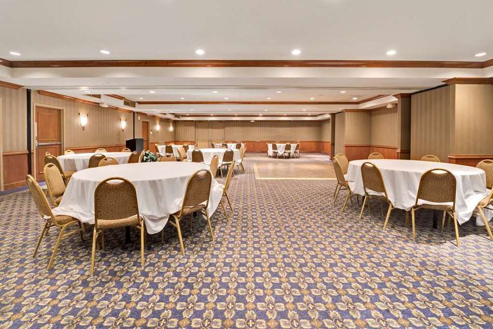 Clarion Hotel Park Central Даллас Удобства фото